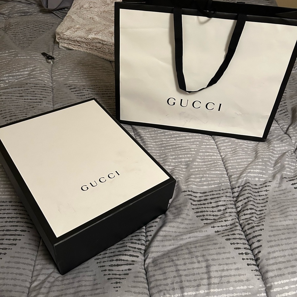 Mens Gucci tan leather sneakers - Picture 4 of 4